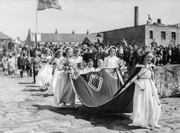 Arriving at old harbout