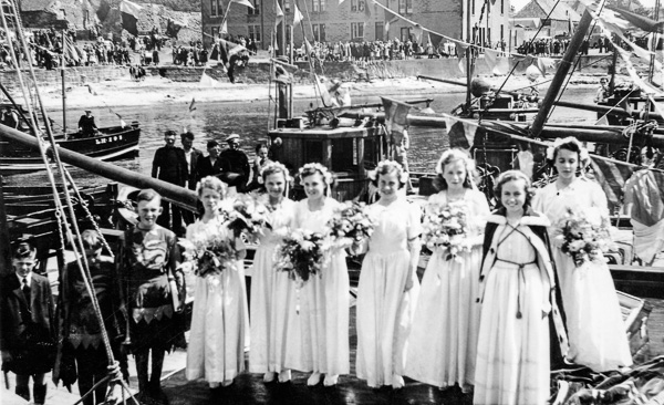 On the boats at old harbout