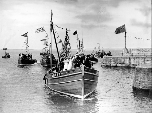 Star of Hope arrives with Queen